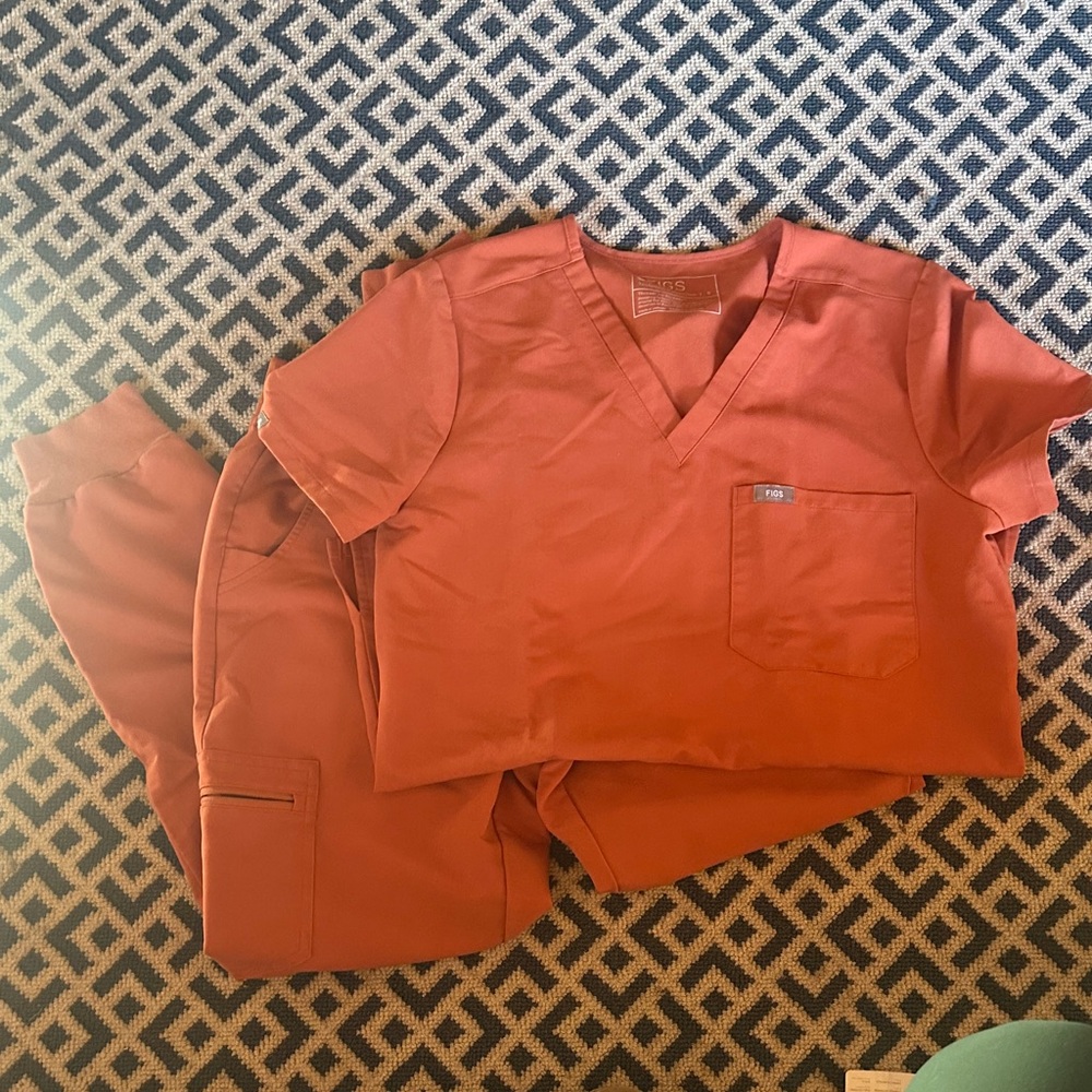 Figs scrub set- Zamora joggers and Catalina top